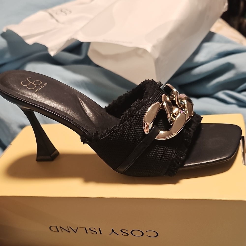 Chic Black Heeled Mules with Floral Accent